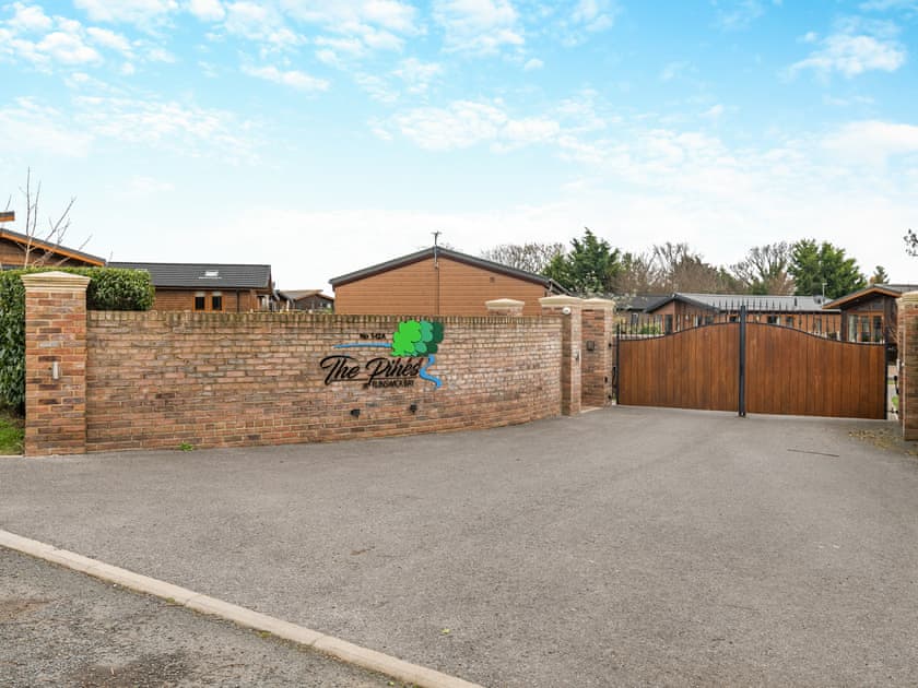 Driveway | Lobster Lodge - Russell Lodges at The Pines, Runswick Bay