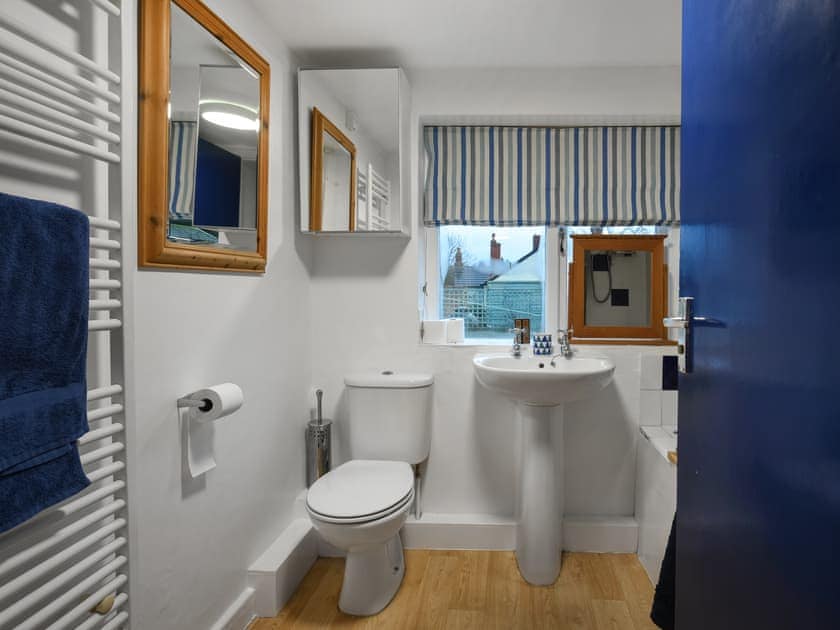 Bathroom | Sheldon Cottage, Bishops Castle