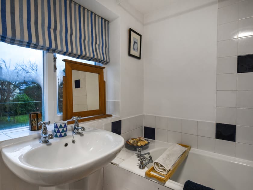 Bathroom | Sheldon Cottage, Bishops Castle
