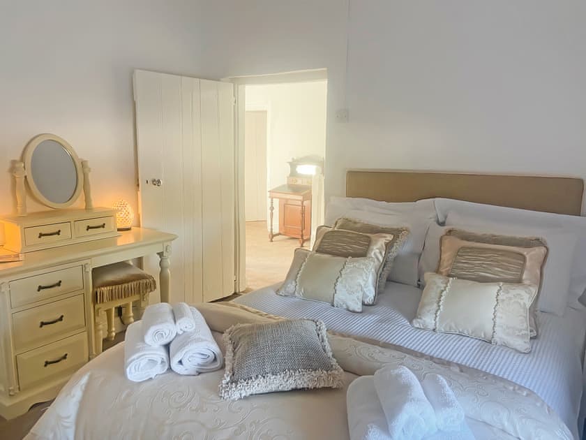 Double bedroom | Ddwylig Isaf Farmhouse - Dwylig Isa, Rhyl and Prestatyn