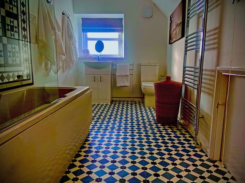 Bathroom | Ddwylig Isaf Farmhouse - Dwylig Isa, Rhyl and Prestatyn