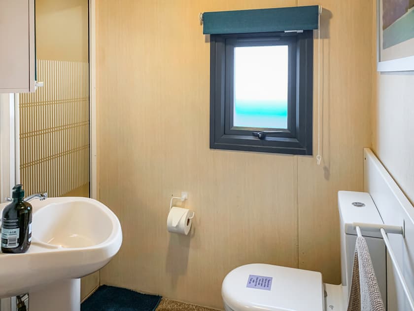 Bathroom | The Fox - Greenacres Farm, Colchester