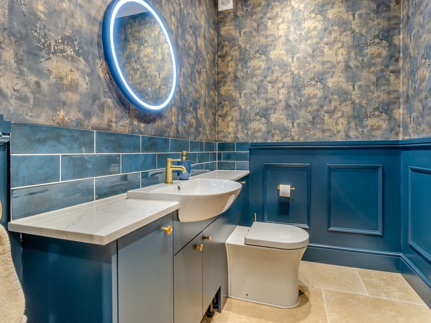 Bathroom | The Farmhouse, Church Stretton
