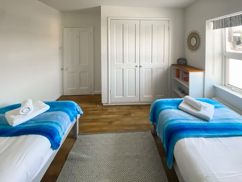 Twin bedroom | Greycott, Crantock