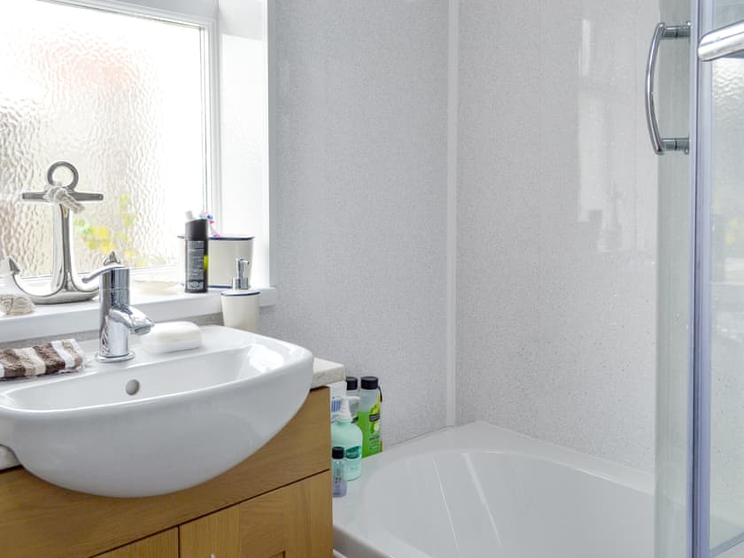 Bathroom | Eastwood House, Brandesburton