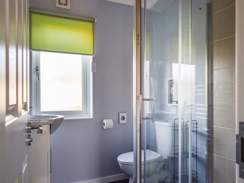 Bathroom | Alula Lodge, Lowestoft