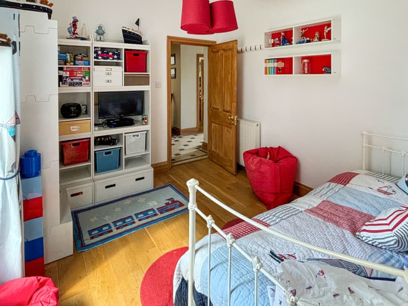 Single bedroom | Heatherdale, Dunoon