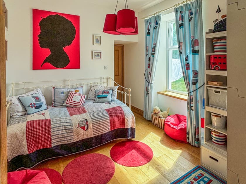 Single bedroom | Heatherdale, Dunoon