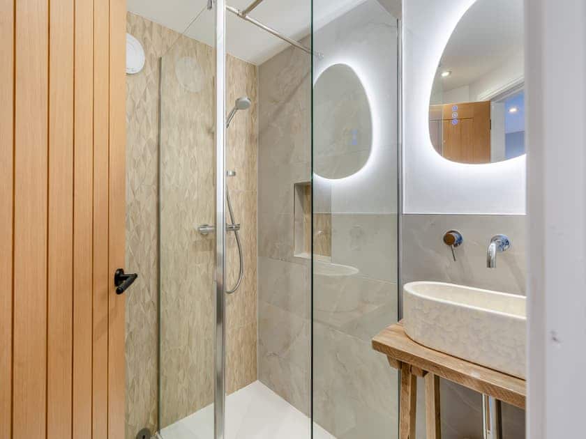 Bathroom | Moorgate Lodge - Moorgate Farm, Kelbrook