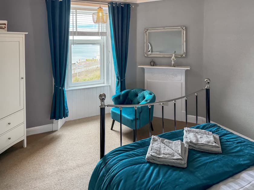 Double bedroom | Littlebay Apartment, Oban