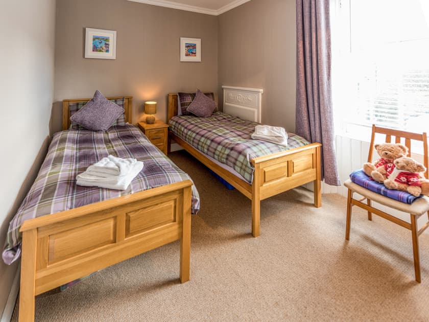Twin bedroom | Littlebay Apartment, Oban