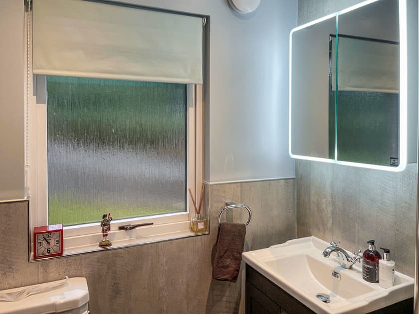 Bathroom | Lochside View, Lochearnhead