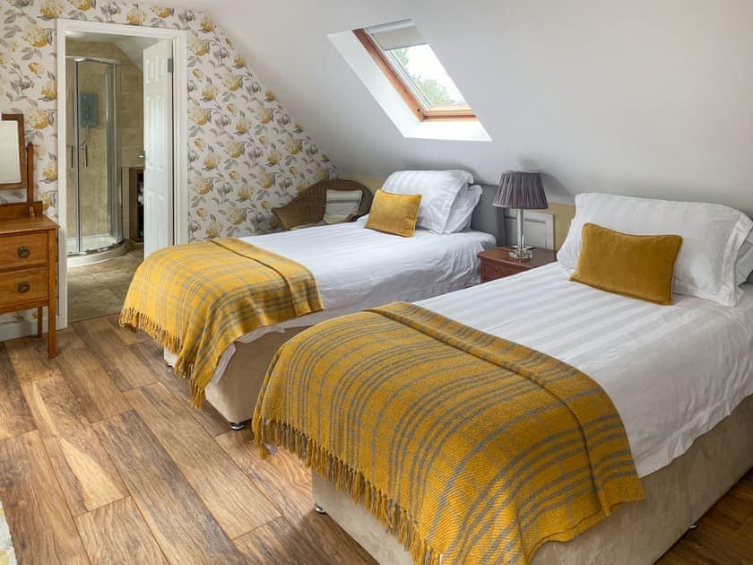 Twin bedroom | A Twist of Lyme, Raymond’s Hill, near Lyme Regis