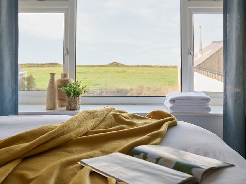 Double bedroom | Farmhouse - Bach Wen Cottages, Clynnog Fawr