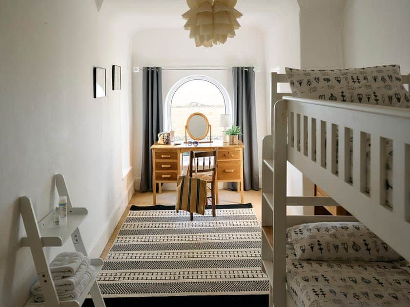 Bunk bedroom | Farmhouse - Bach Wen Cottages, Clynnog Fawr