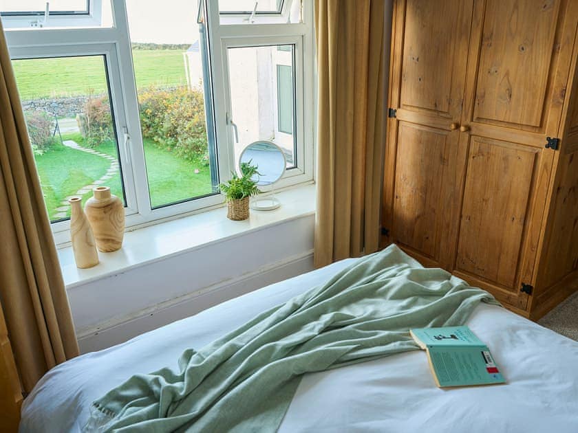 Double bedroom | Farmhouse - Bach Wen Cottages, Clynnog Fawr