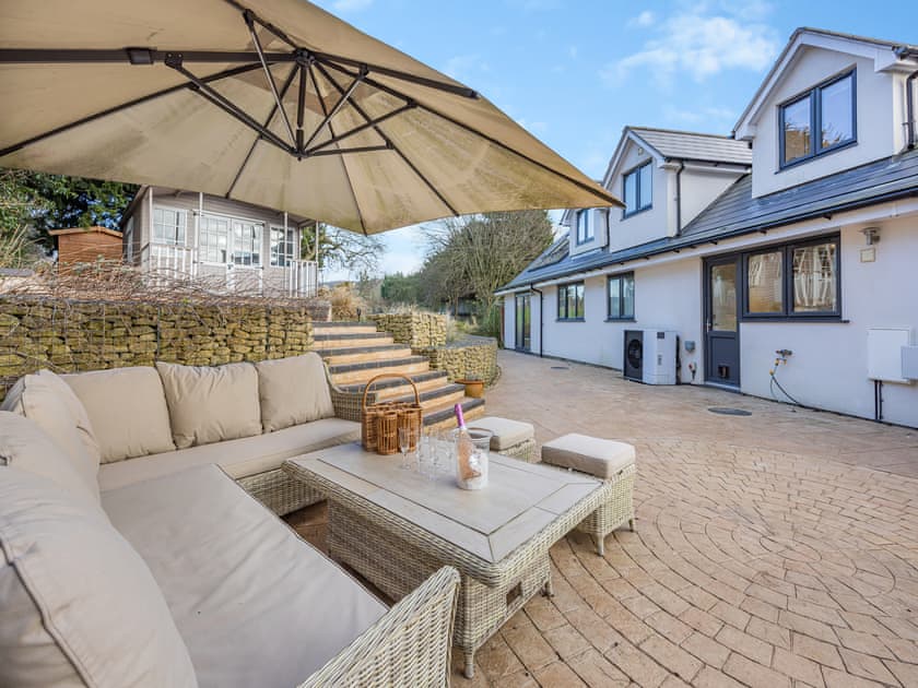 Sitting-out-area | Amaranth, Shurdington