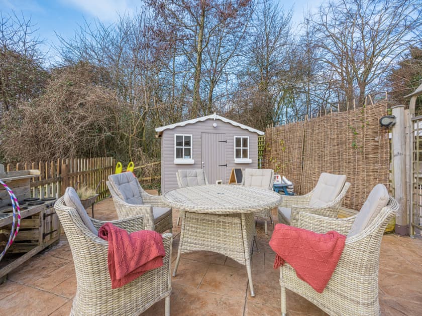 Sitting-out-area | Amaranth, Shurdington