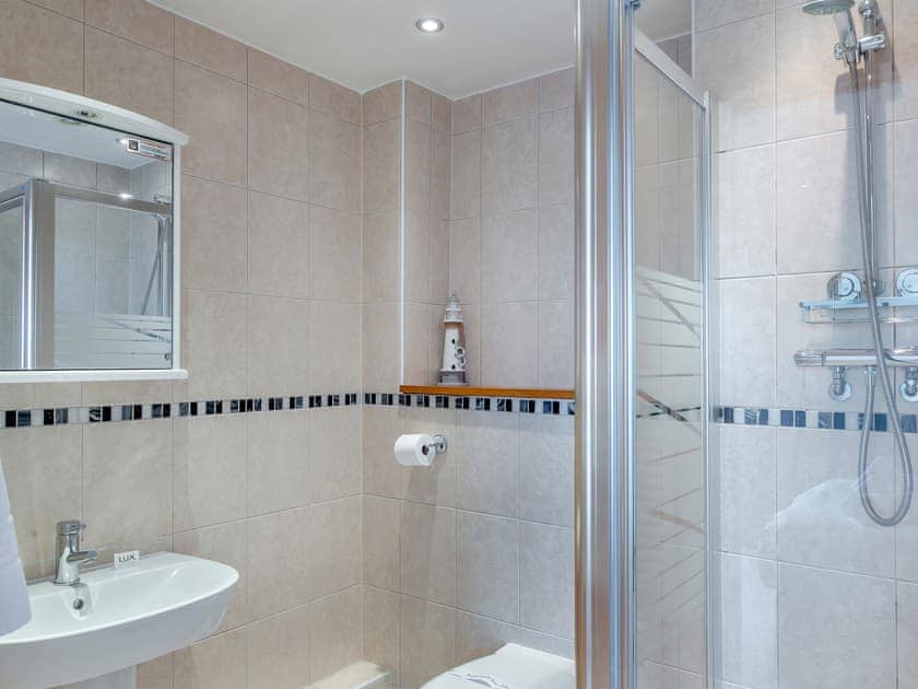 Ensuite for main bedroom | 10 Horizons - Horizons, Newquay