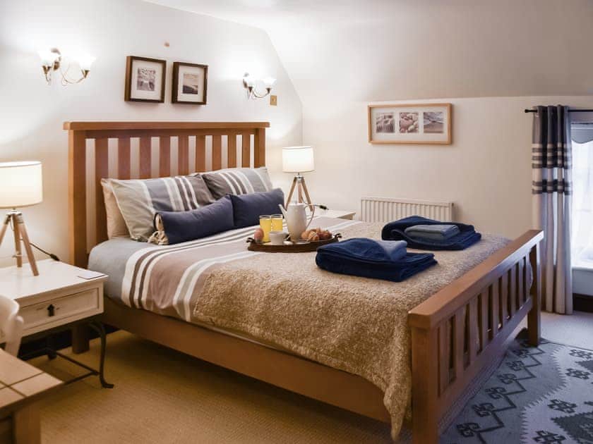 Master bedroom | White Stones Cottage, Caister-on-Sea, near Great Yarmouth