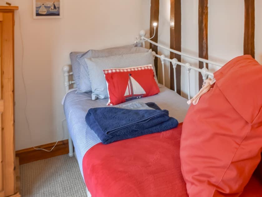 Single bedroom | White Stones Cottage, Caister-on-Sea, near Great Yarmouth