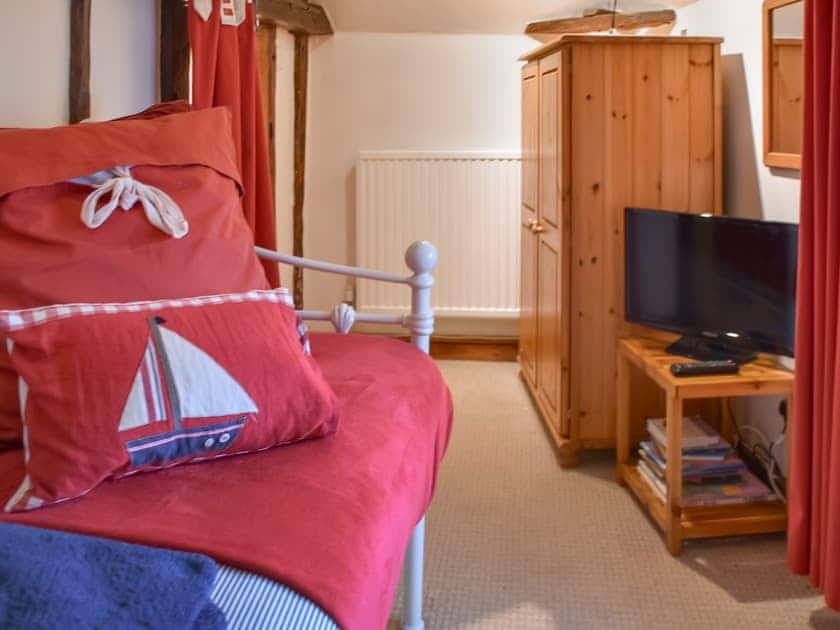 Single bedroom | White Stones Cottage, Caister-on-Sea, near Great Yarmouth