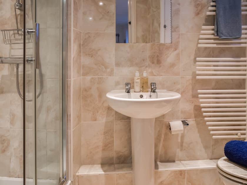 Bathroom | White Stones Cottage, Caister-on-Sea, near Great Yarmouth