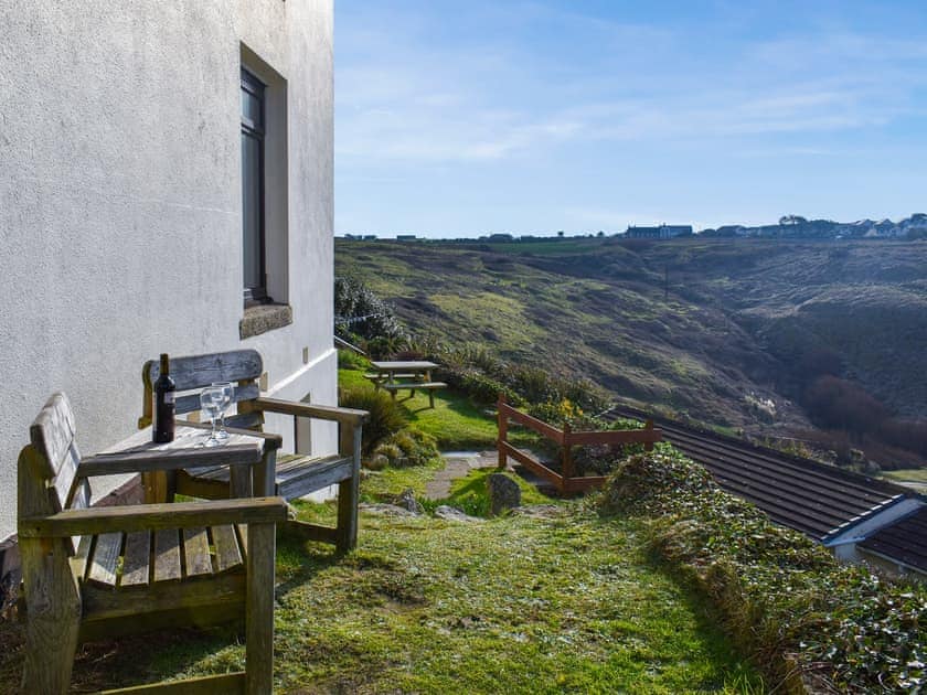 Sitting-out-area | Sevenstones - Carn Towan Cottages, Sennen