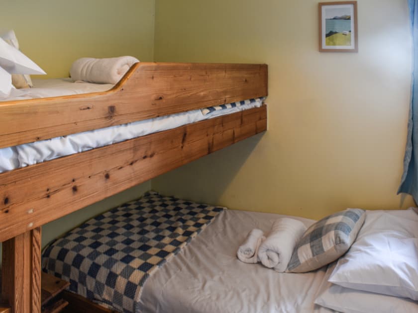 Bunk bedroom | Sevenstones - Carn Towan Cottages, Sennen