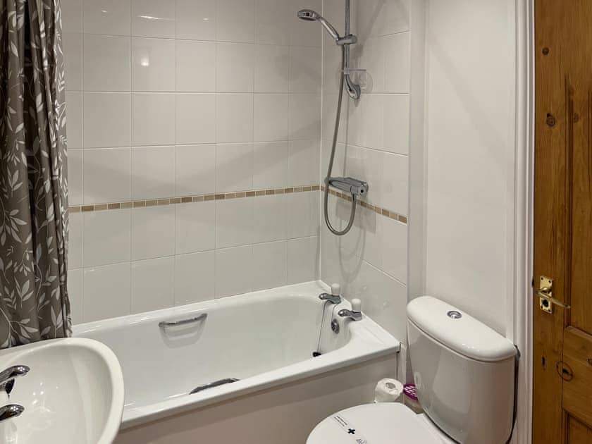 Bathroom | Treasure Cove - Argyle Retreats, Whitby