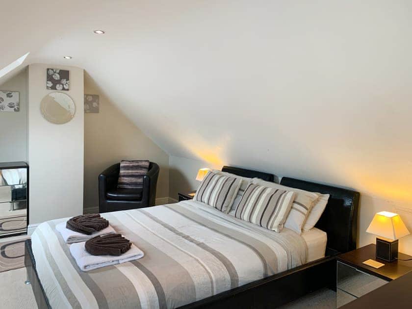 Second floor en-suite bedroom  | Ty Ffynnon, Llanon, near Aberaeron