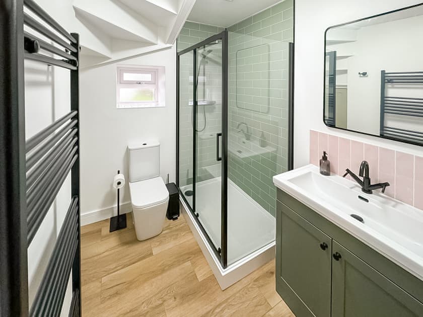 Bathroom | Hillcrest Cottage, Dunoon