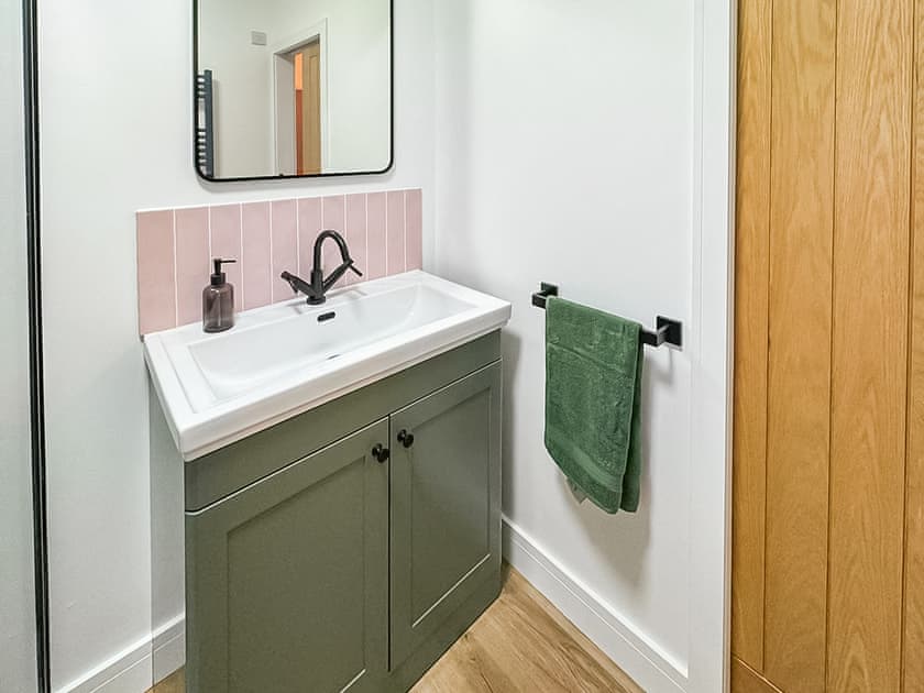 Bathroom | Hillcrest Cottage, Dunoon