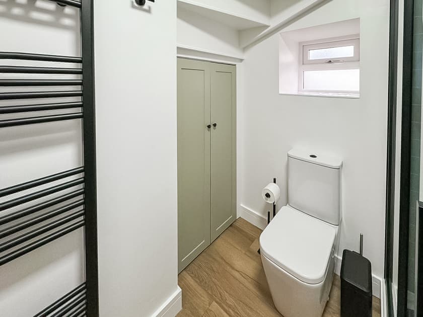 Bathroom | Hillcrest Cottage, Dunoon