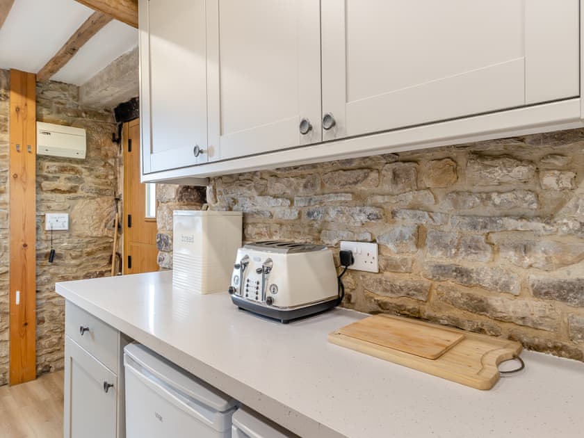 Kitchen | Tawny Owl Barn - Green Farm Holiday Cottages, Cutthorpe, near Chesterfield