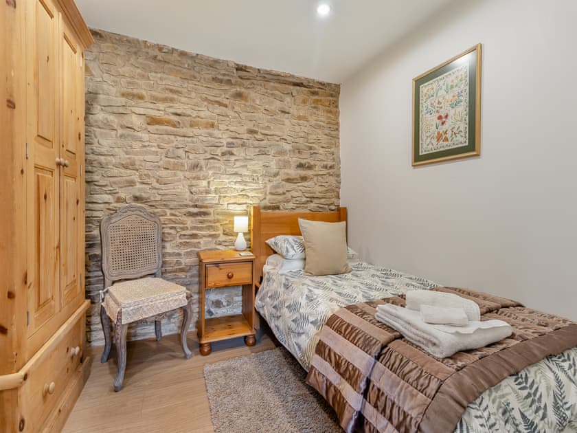 Single bedroom | Tawny Owl Barn - Green Farm Holiday Cottages, Cutthorpe, near Chesterfield