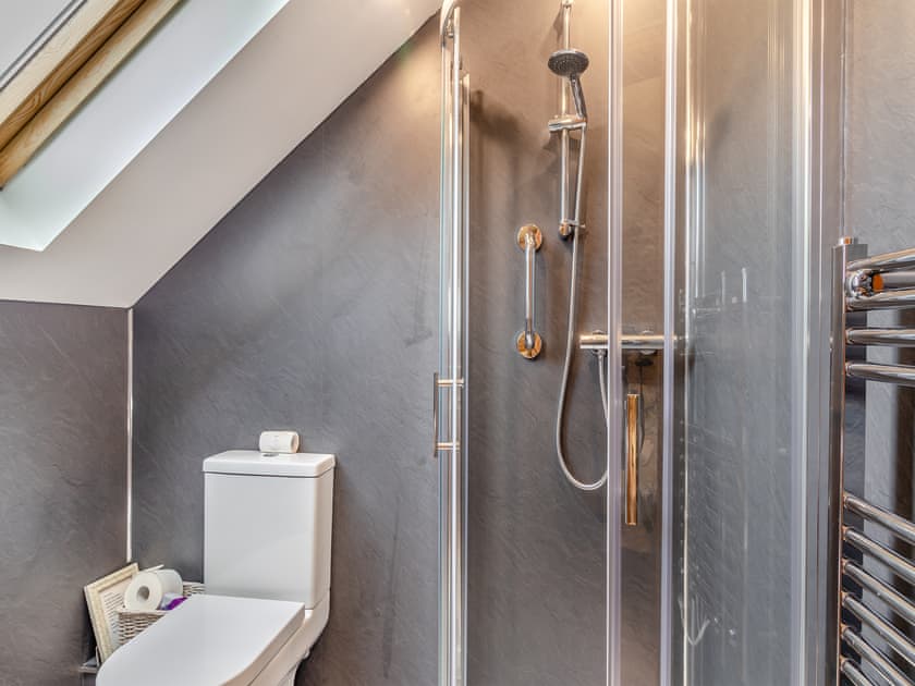 Bathroom | Tawny Owl Barn - Green Farm Holiday Cottages, Cutthorpe, near Chesterfield