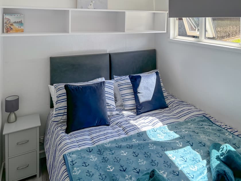 Twin zip and link bedroom with kingsize bed  | Chalet 54, Cromer