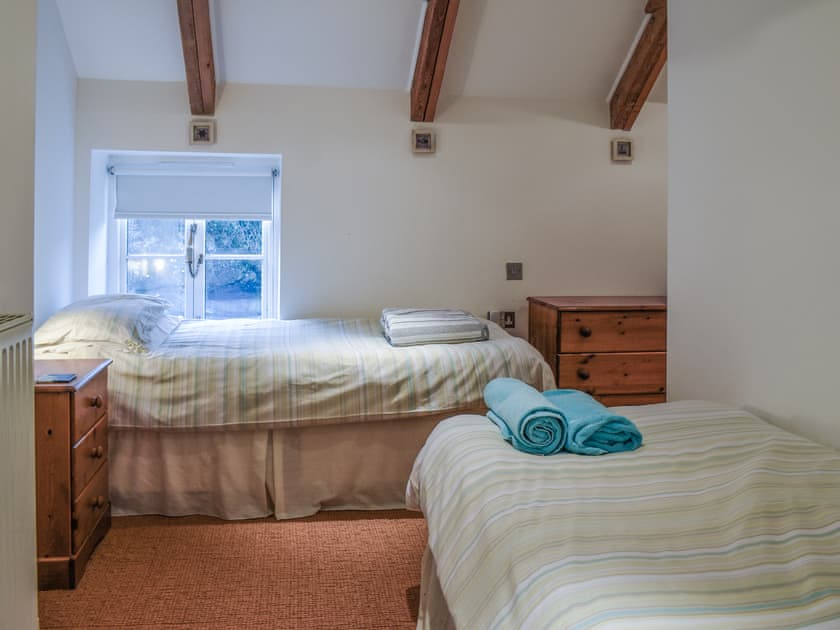Twin bedroom | Skiber An Hyli, Mawgan Porth