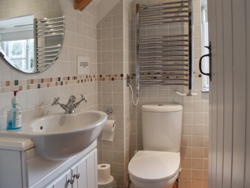 Bathroom | Skiber An Hyli, Mawgan Porth