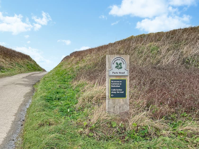 Surrounding area | Skiber An Hyli, Mawgan Porth