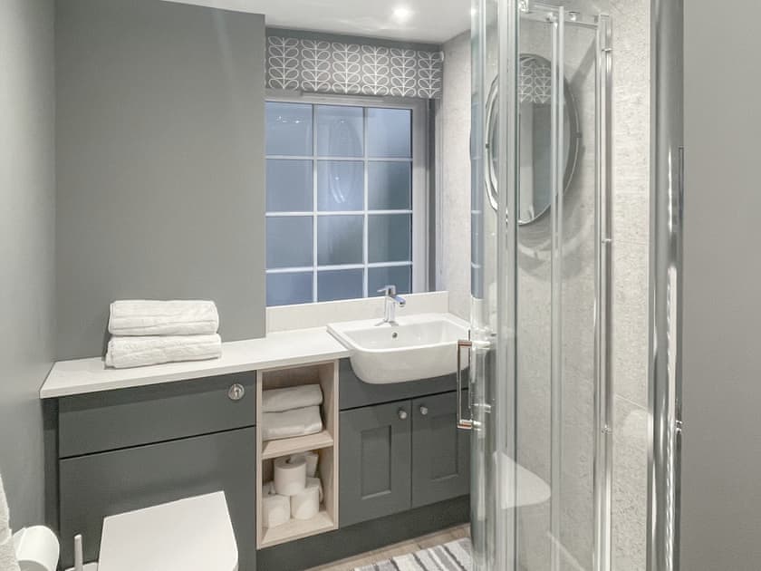 Newly refurbished bathroom | Cauldron Falls, West Burton, near Leyburn