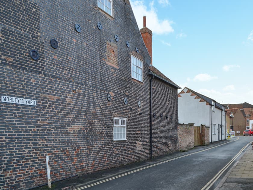 Exterior | Holly’s Apartment, Beverley