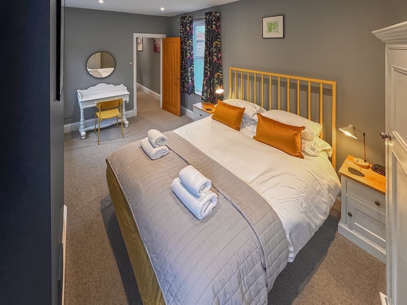 Wonderful king size bedroom | Ebor Cottage, York