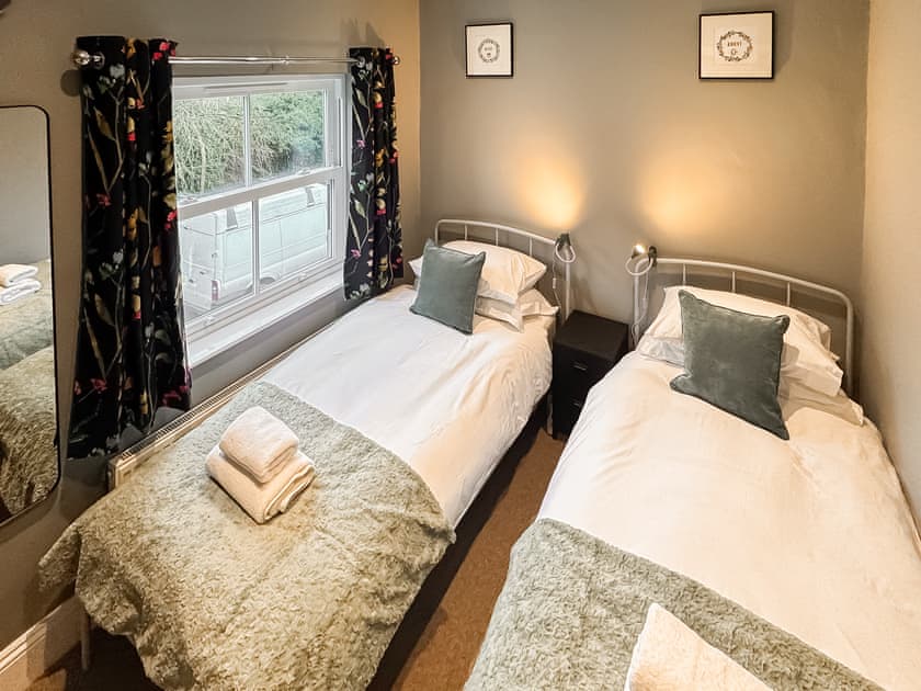 Pretty bedroom with twin single beds | full length mirror | Ebor Cottage, York