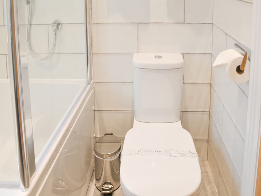 Bathroom with wc | Ebor Cottage, York