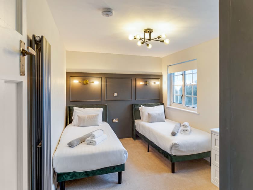 Twin bedroom | Bryndedwydd, Borth Aberystwyth