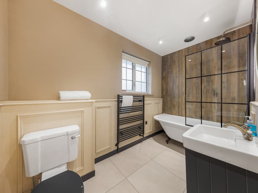 Bathroom | Bryndedwydd, Borth Aberystwyth
