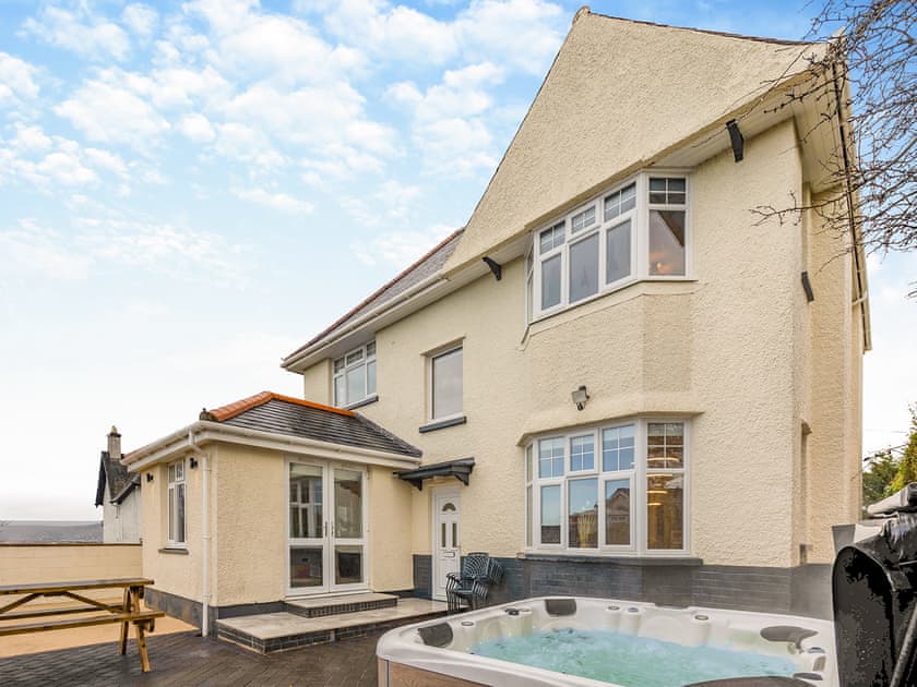 Hot tub | Bryndedwydd, Borth Aberystwyth
