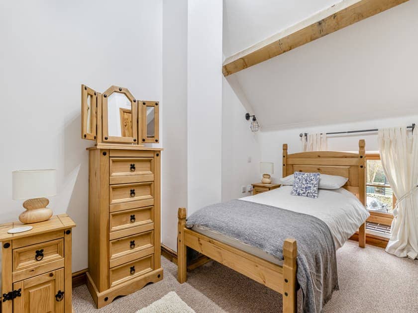 Twin bedroom | The Pig Sty - Green Farm Holiday Cottages, Cutthorpe, near Chesterfield